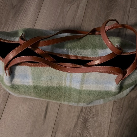 Large tote, travel bag color is green and brown - Picture 2 of 5